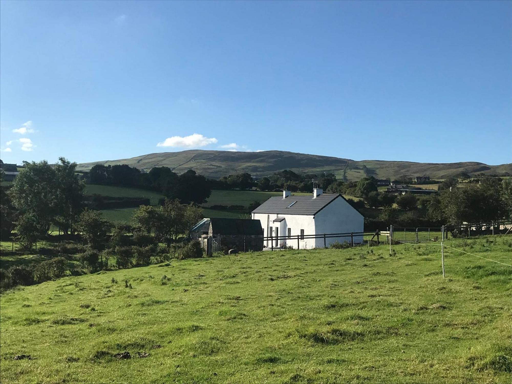 Mournes Family Cottage With Hot Tub Hilltown المظهر الخارجي الصورة